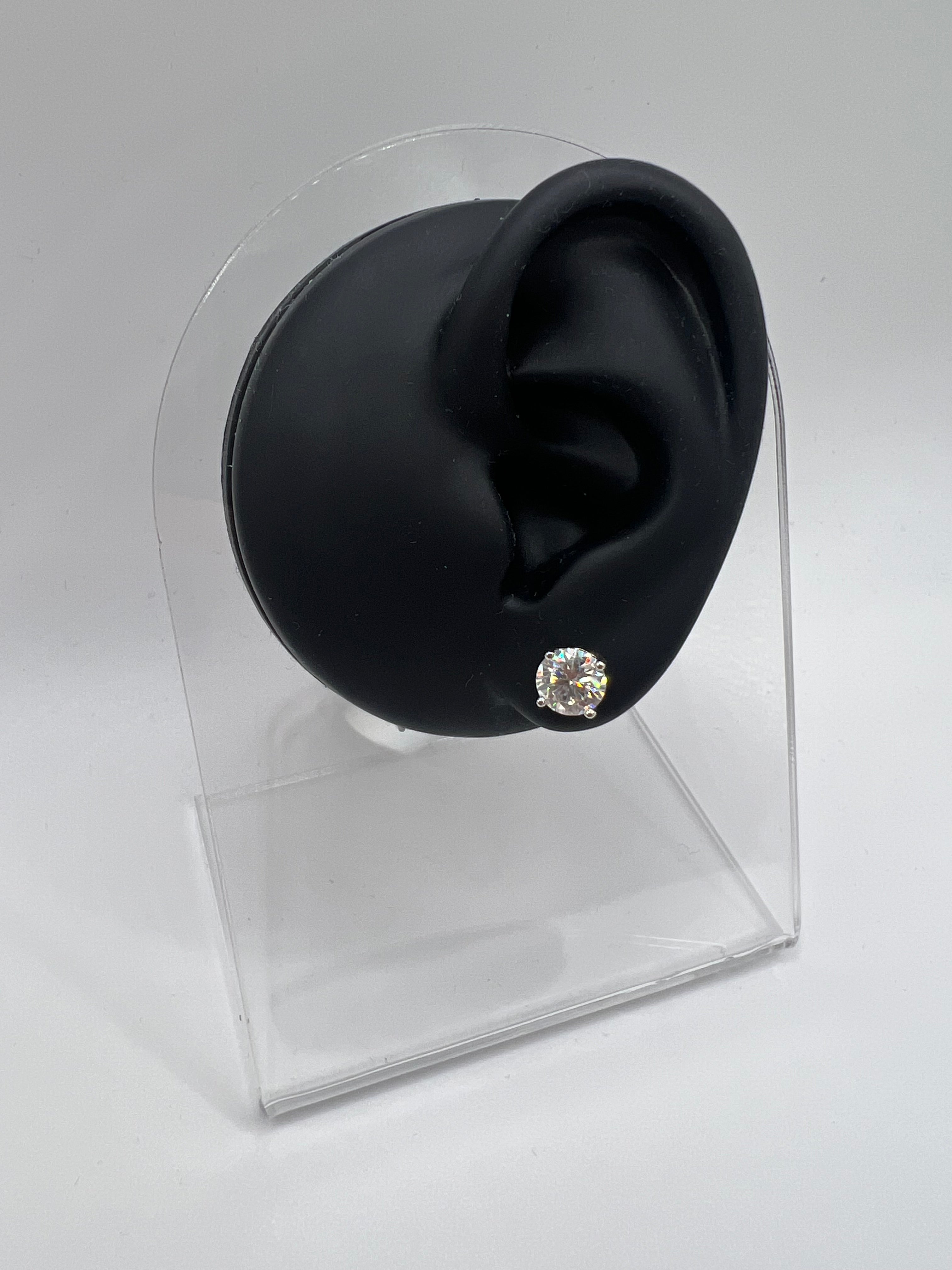 Round Moissanite Stud Earrings (Screwback)